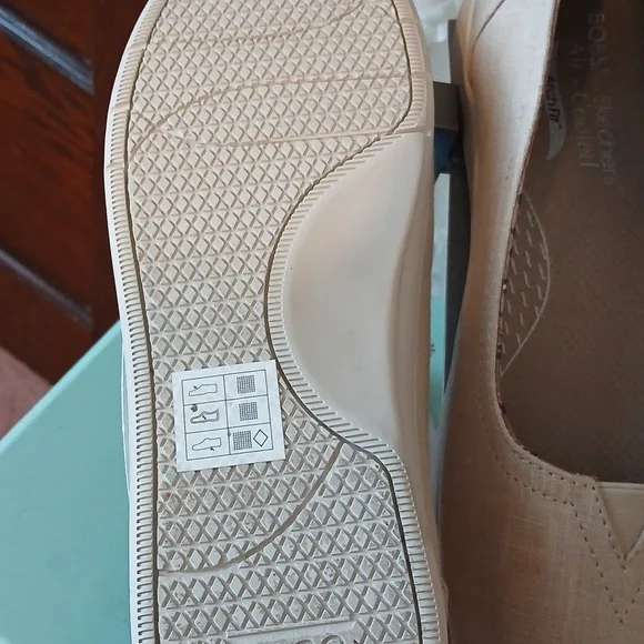 Bob's Skechers Air-cooled Arch Fit Size 8 1/2 - Picture 6 of 11
